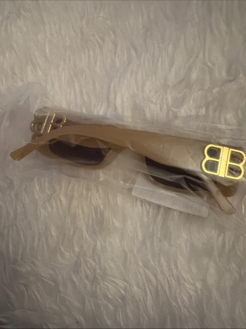 Fashion Jewelry Beige Rectangular Sunglasses with Gold Detail